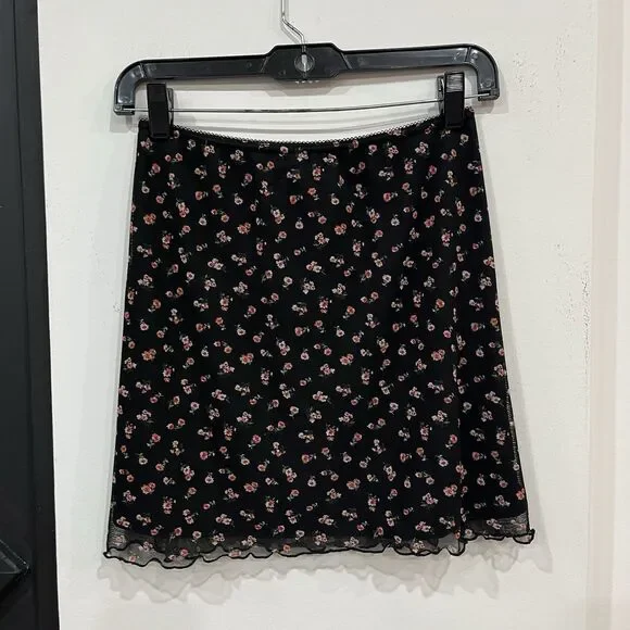 NWT Urban Outfitters Black Floral Print Mesh Mini Skirt Size Medium - Picture 4 of 5